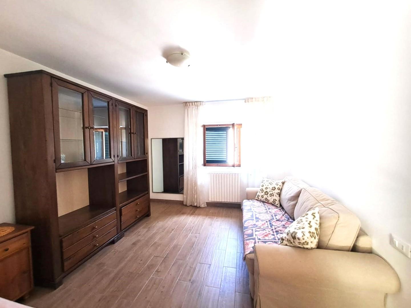 Quadrilocale arredato in affitto, Massa marina di