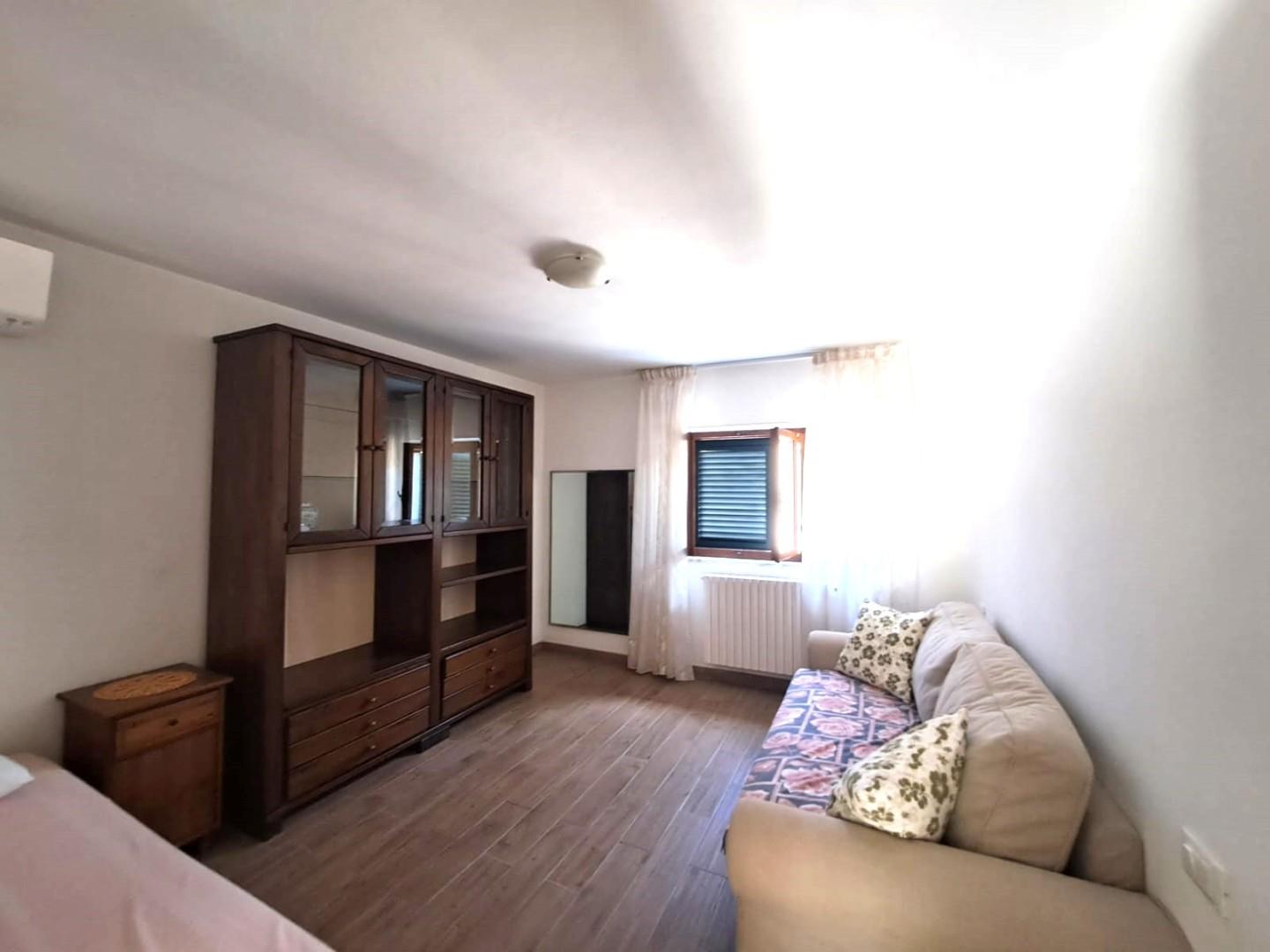 Quadrilocale arredato in affitto, Massa marina di