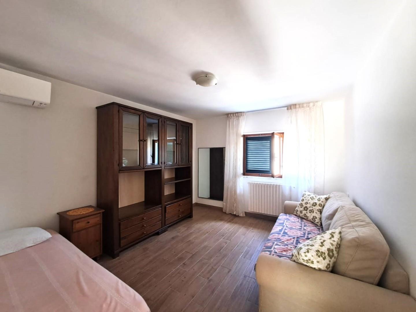 Quadrilocale arredato in affitto, Massa marina di