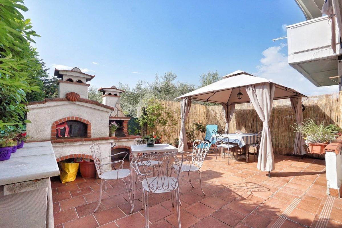 Villa con giardino, Massa marina di