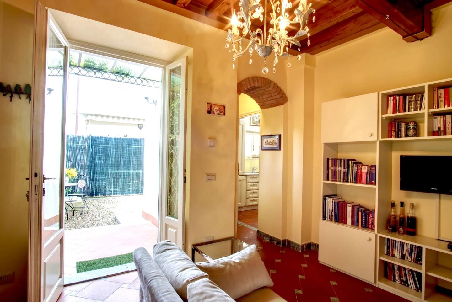 Casa indipendente arredata in affitto a Forte dei Marmi