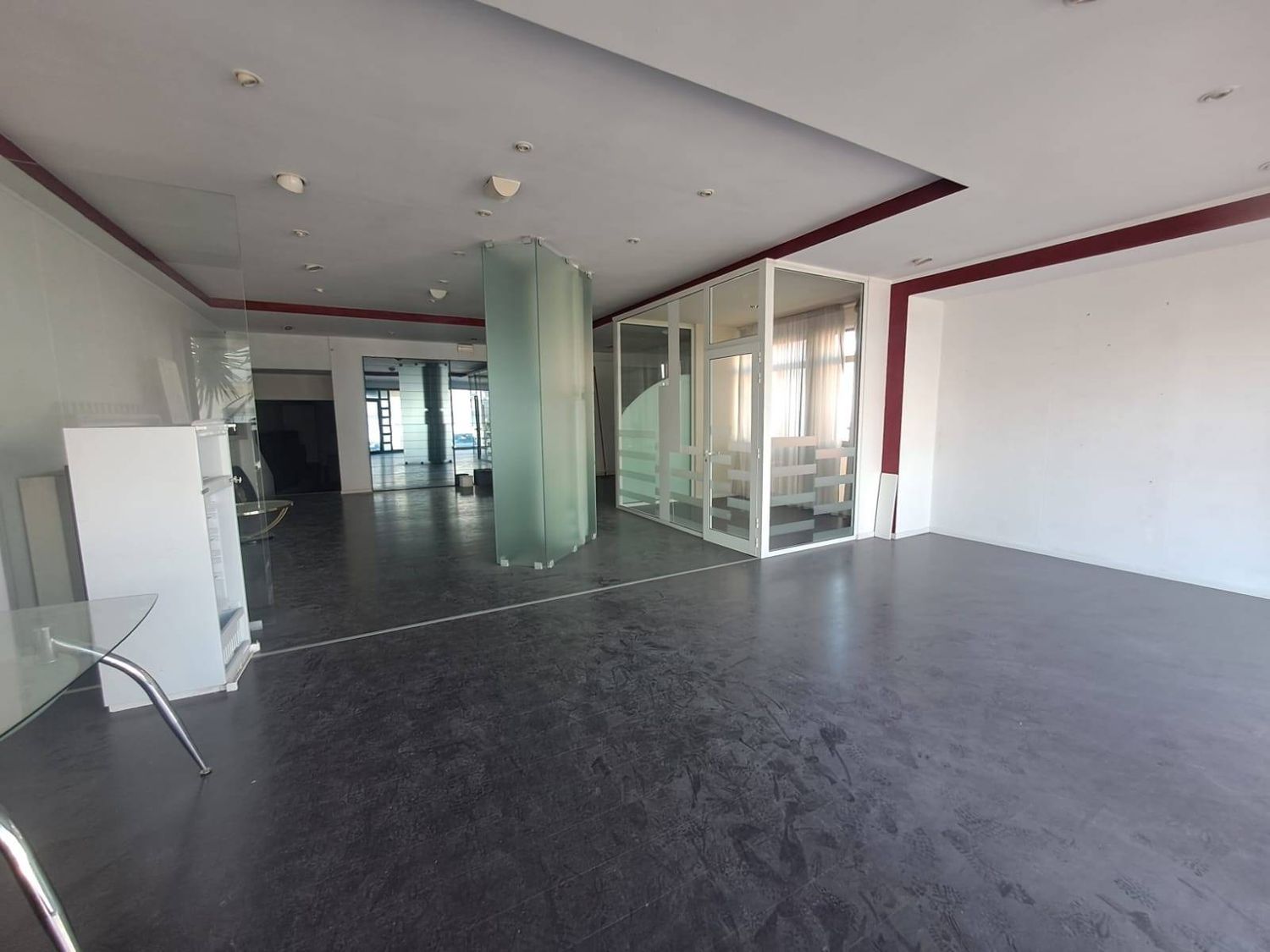 Locale commerciale in affitto, Carrara avenza