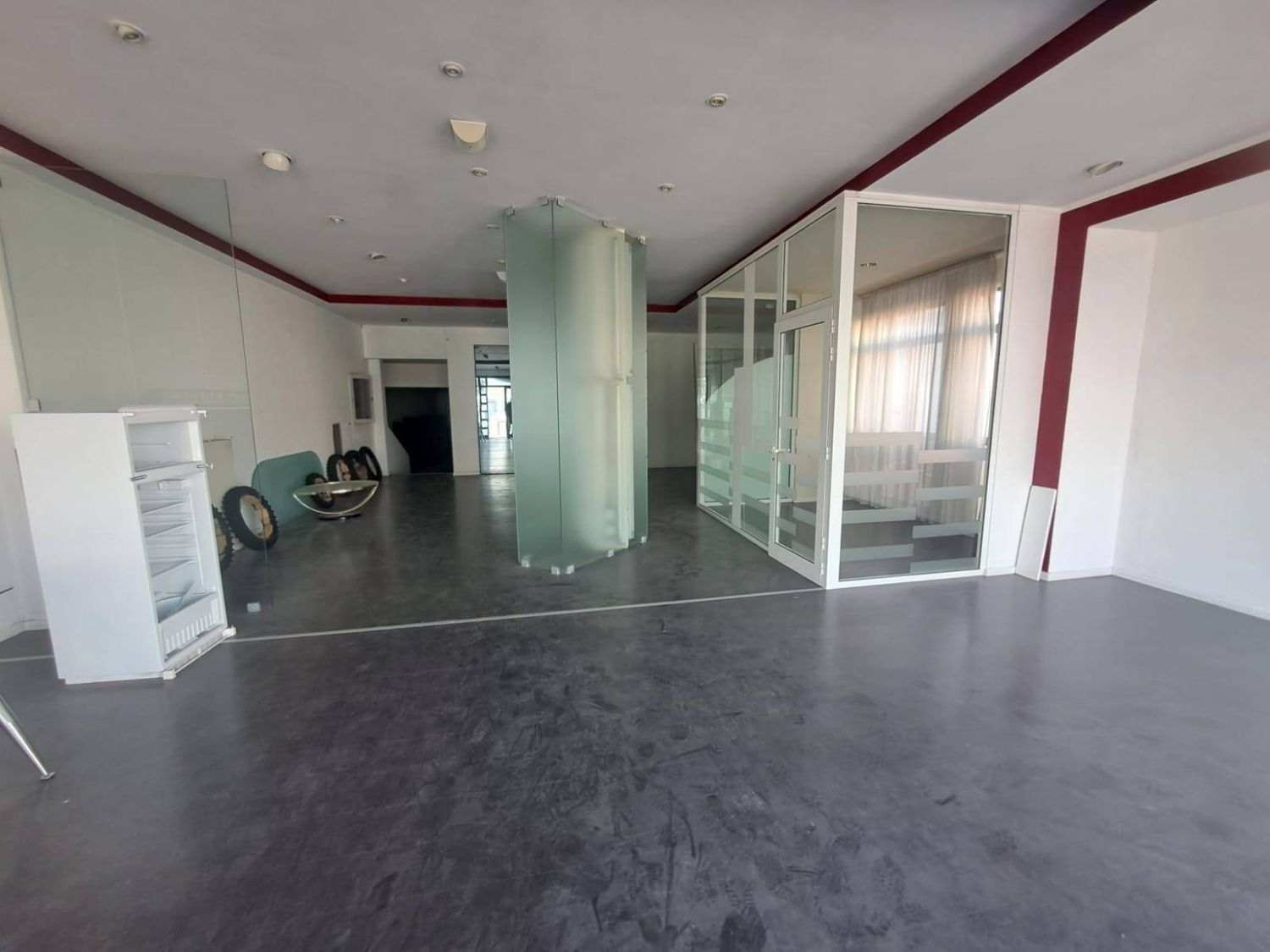 Locale commerciale in affitto, Carrara avenza