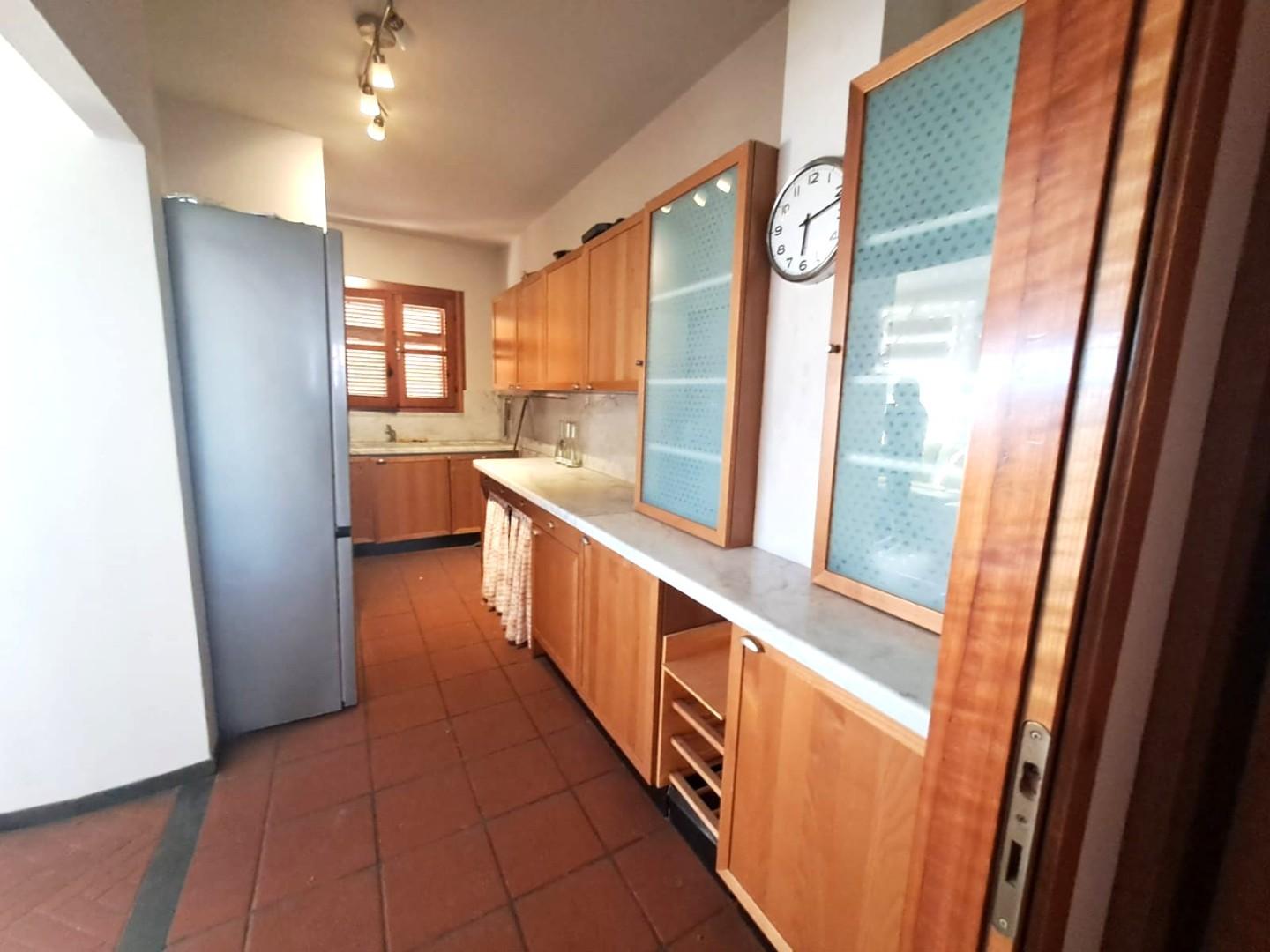 Trilocale con terrazzo, Massa marina di