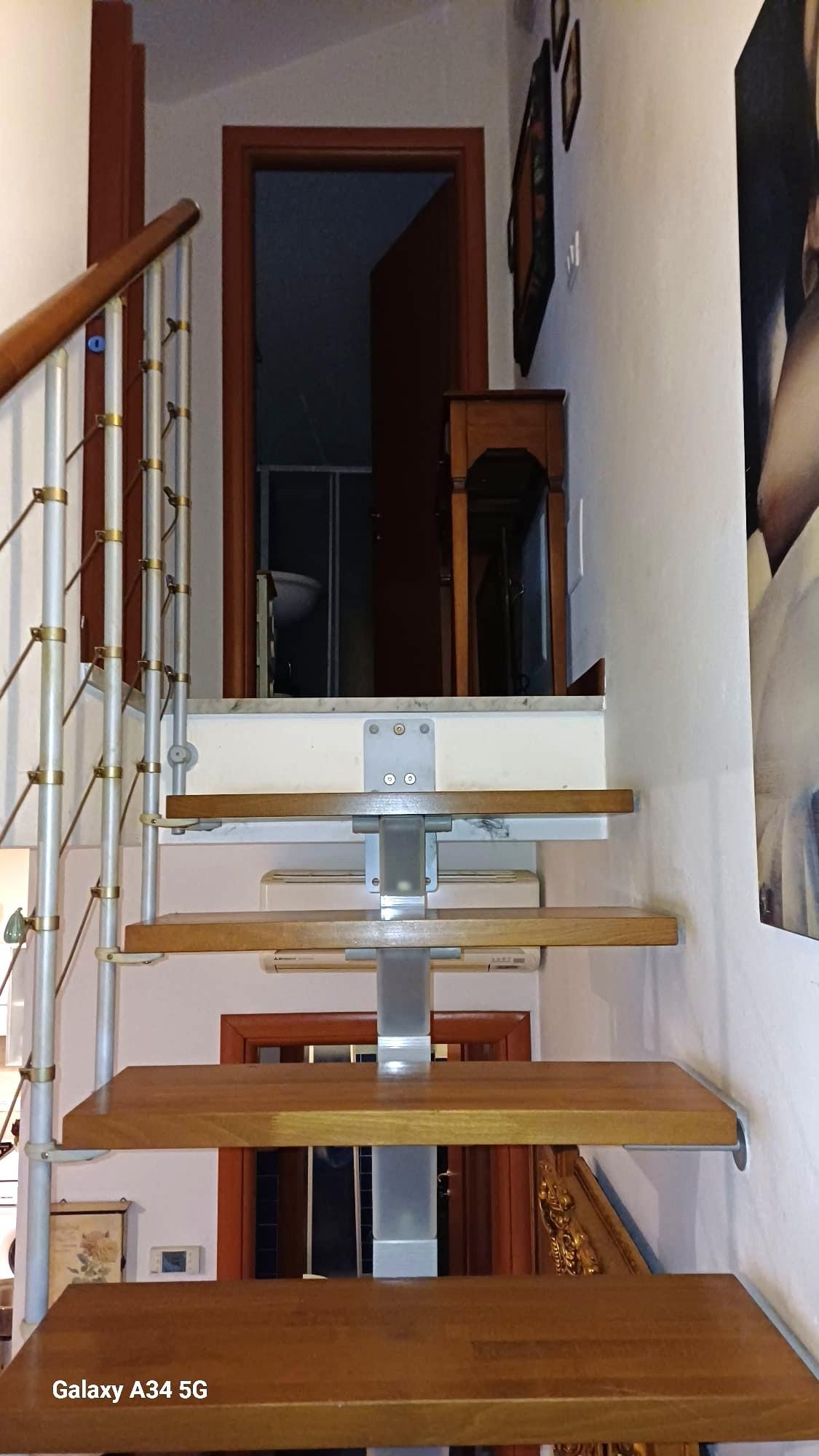 Casa indipendente arredata in affitto, Carrara marina di