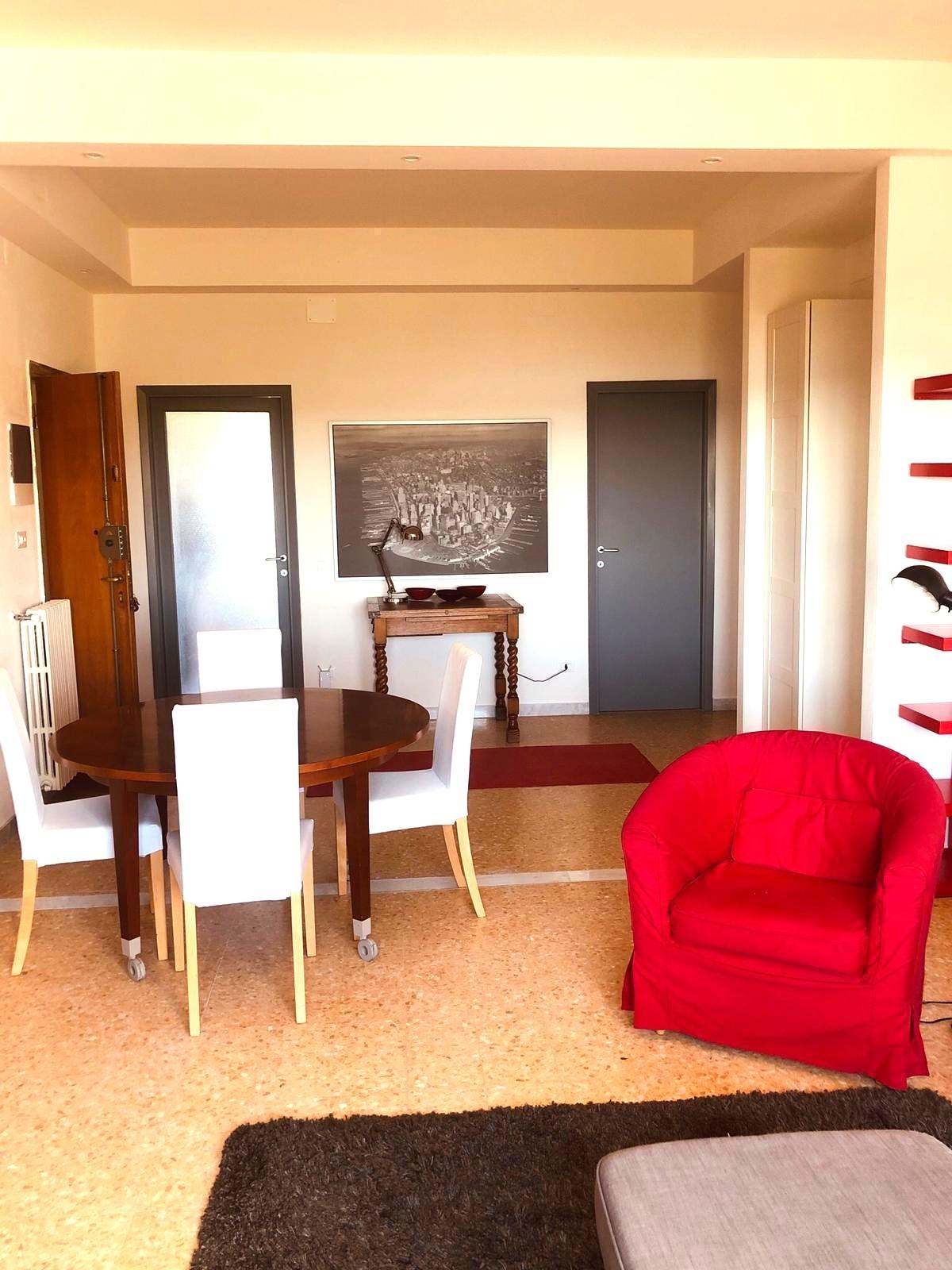 Trilocale arredato in affitto, Carrara marina di