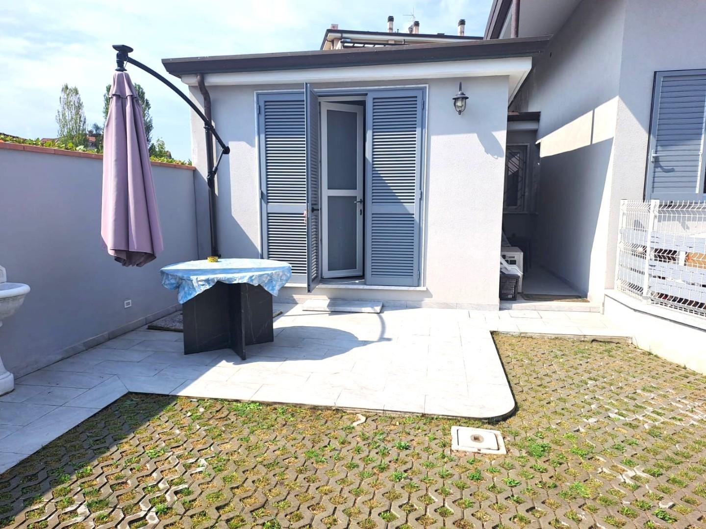 Casa indipendente arredata in affitto, Carrara marina di