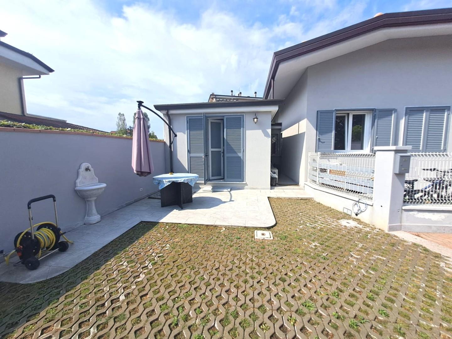 Casa indipendente arredata in affitto, Carrara marina di