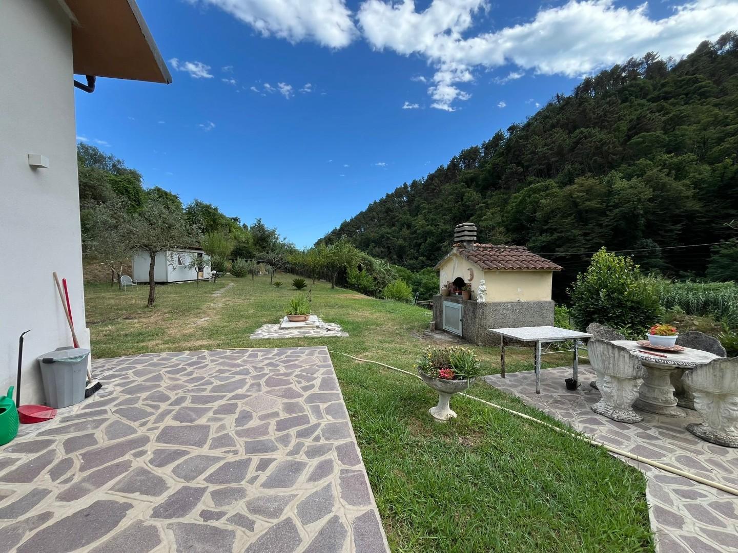 Villa con terrazzo, Massa mirteto
