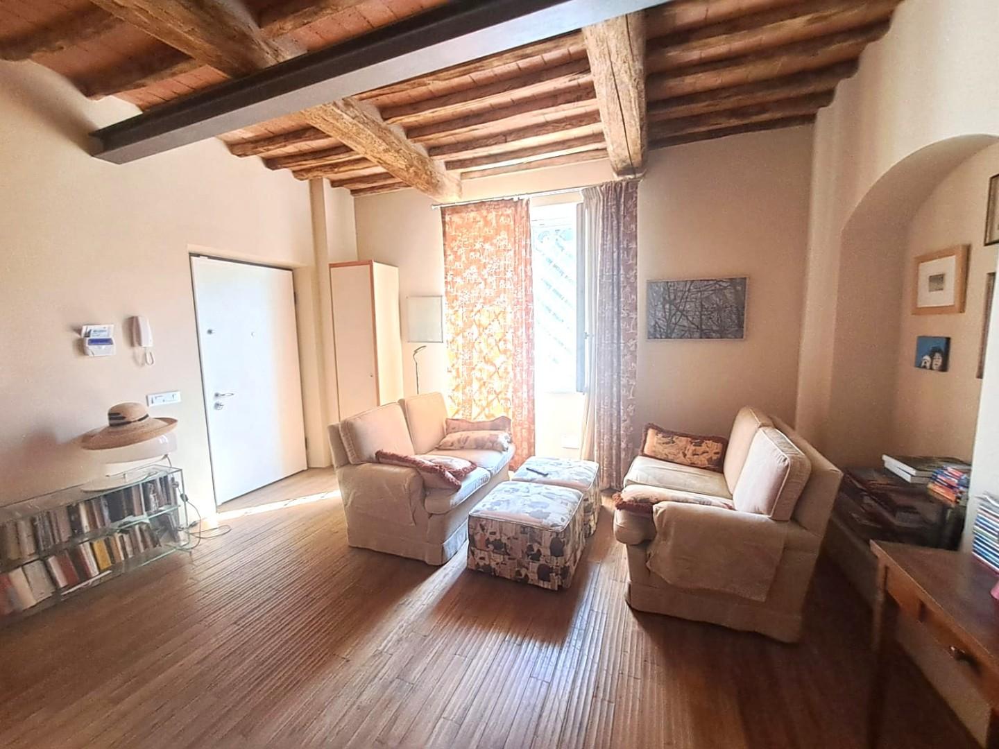 Casa indipendente arredata in affitto, Carrara marina di