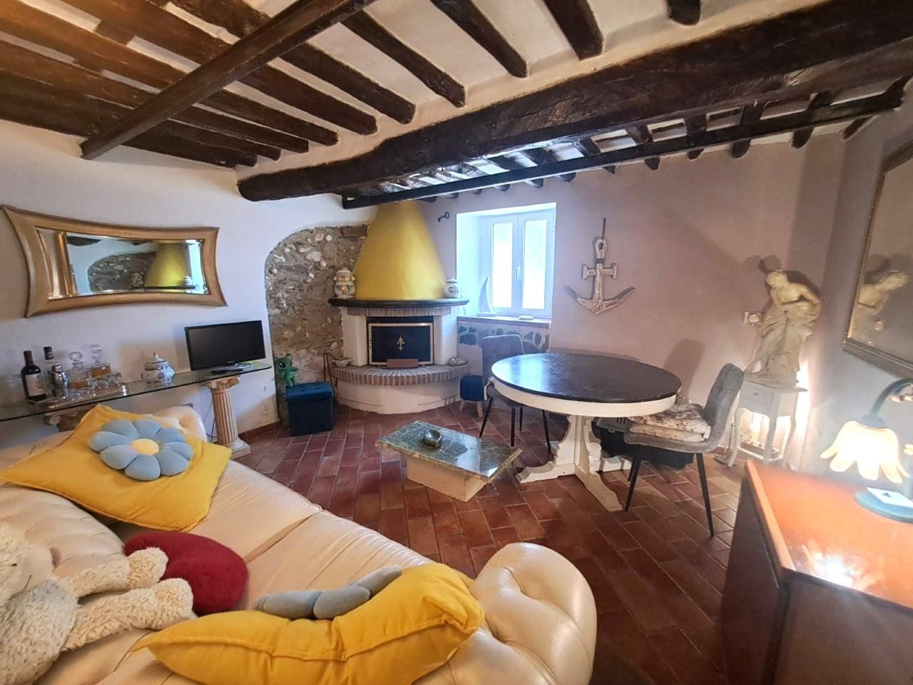 Casa indipendente ristrutturata, Massa cervara