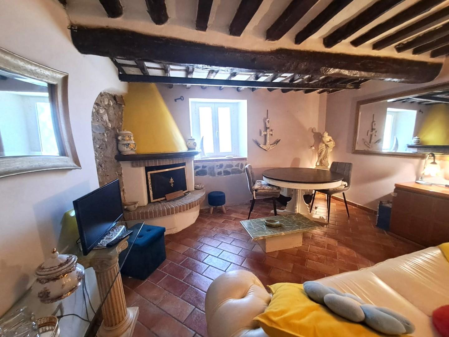 Casa indipendente ristrutturata, Massa cervara