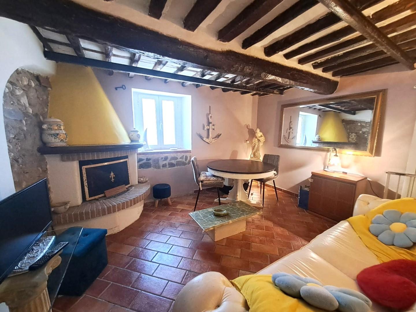 Casa indipendente ristrutturata, Massa cervara
