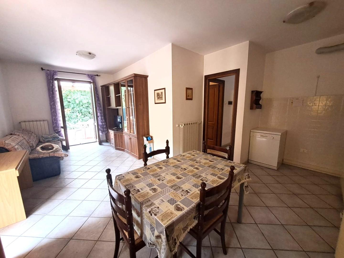 Trilocale arredato in affitto, Massa marina di