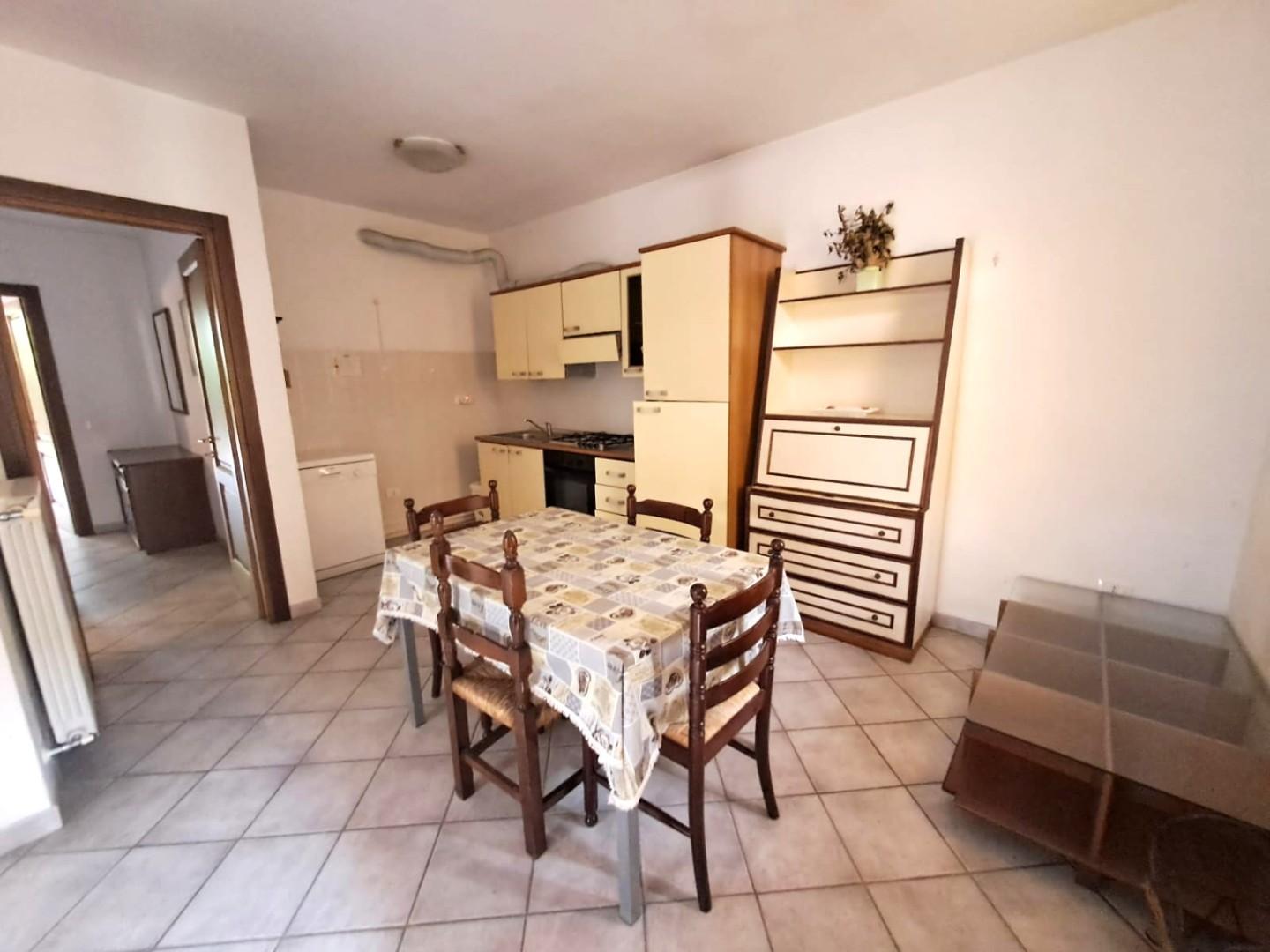 Trilocale arredato in affitto, Massa marina di