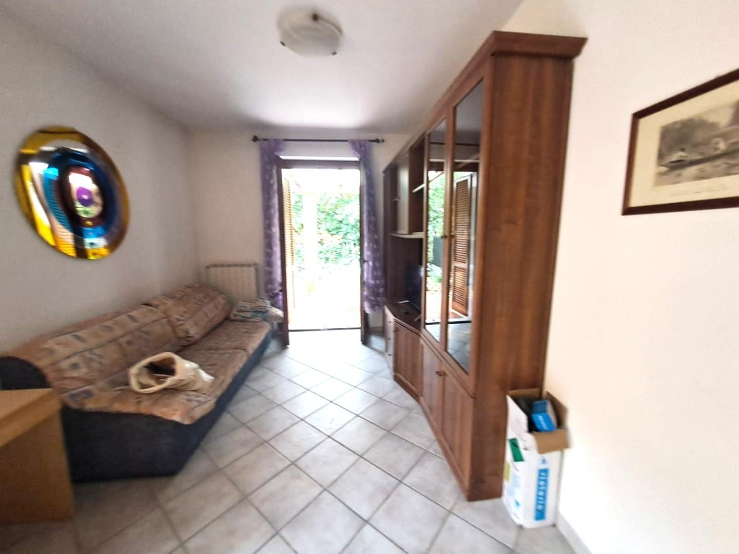 Trilocale arredato in affitto, Massa marina di