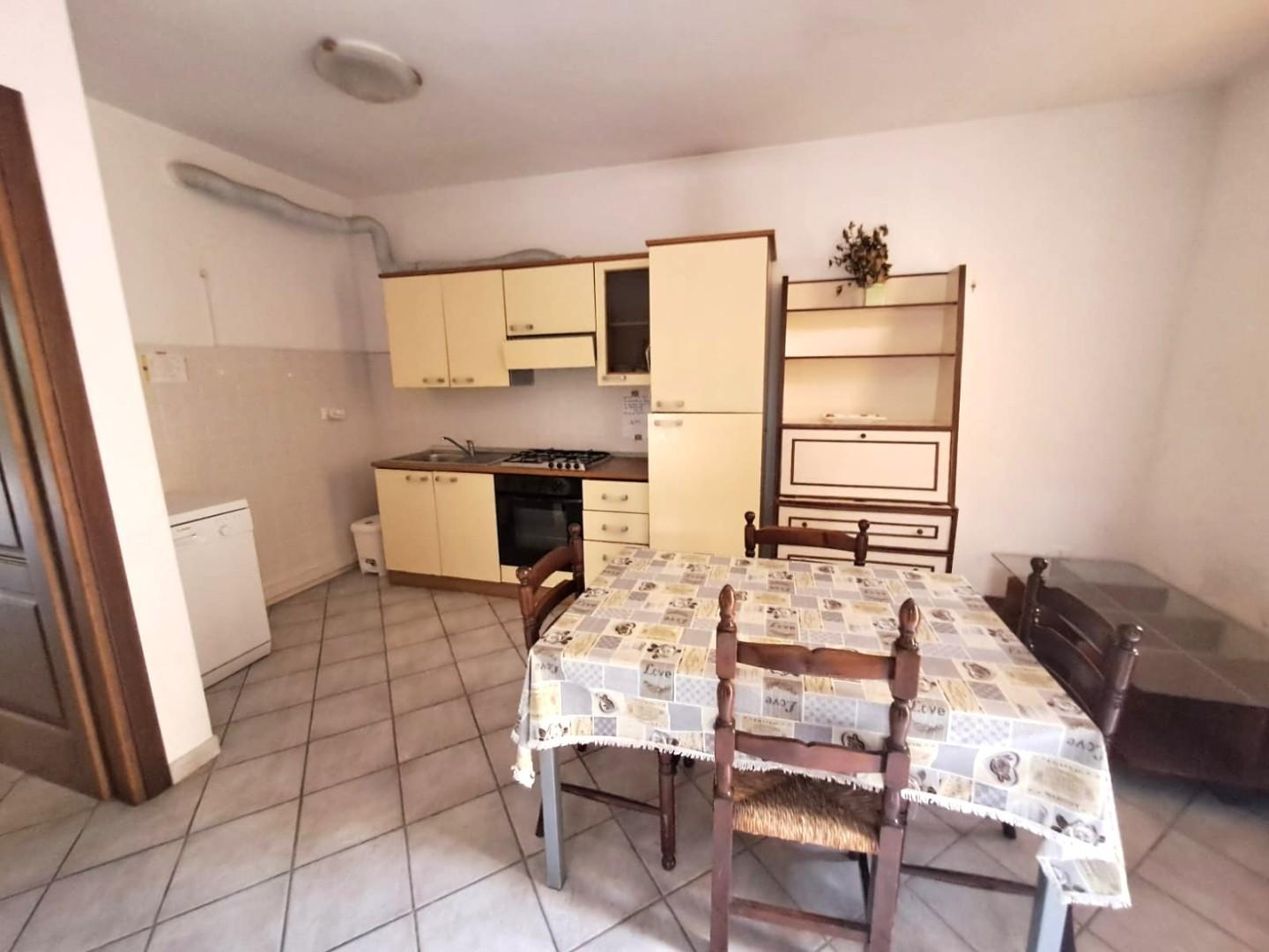 Trilocale arredato in affitto, Massa marina di