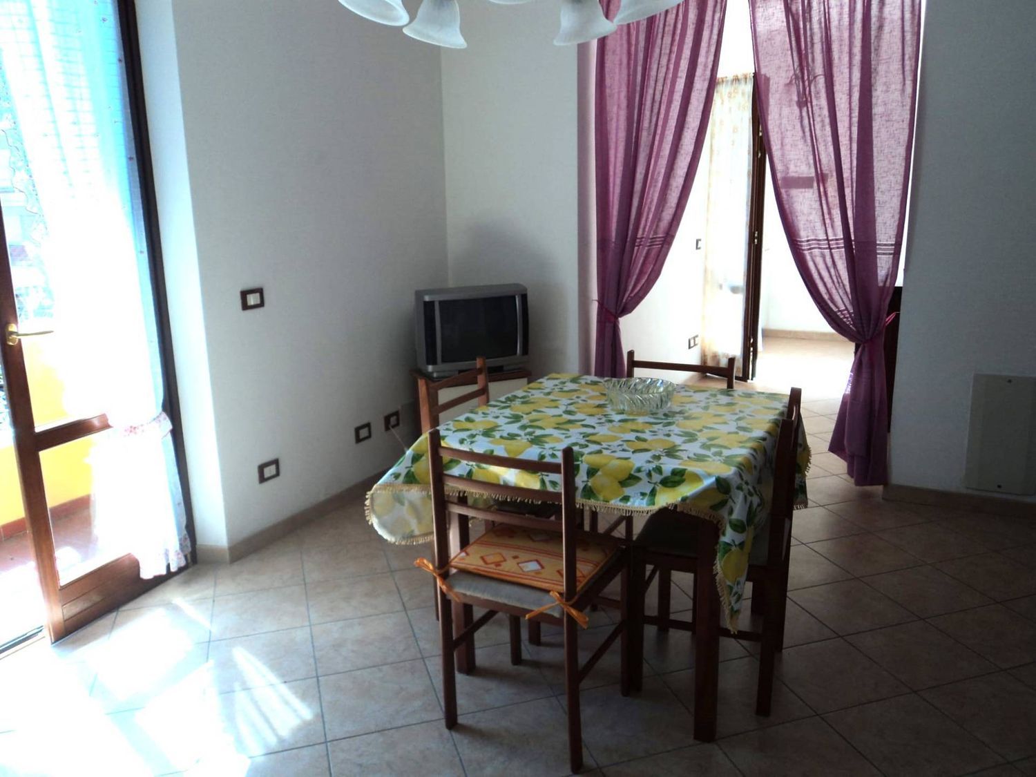 Trilocale arredato in affitto, Massa marina di