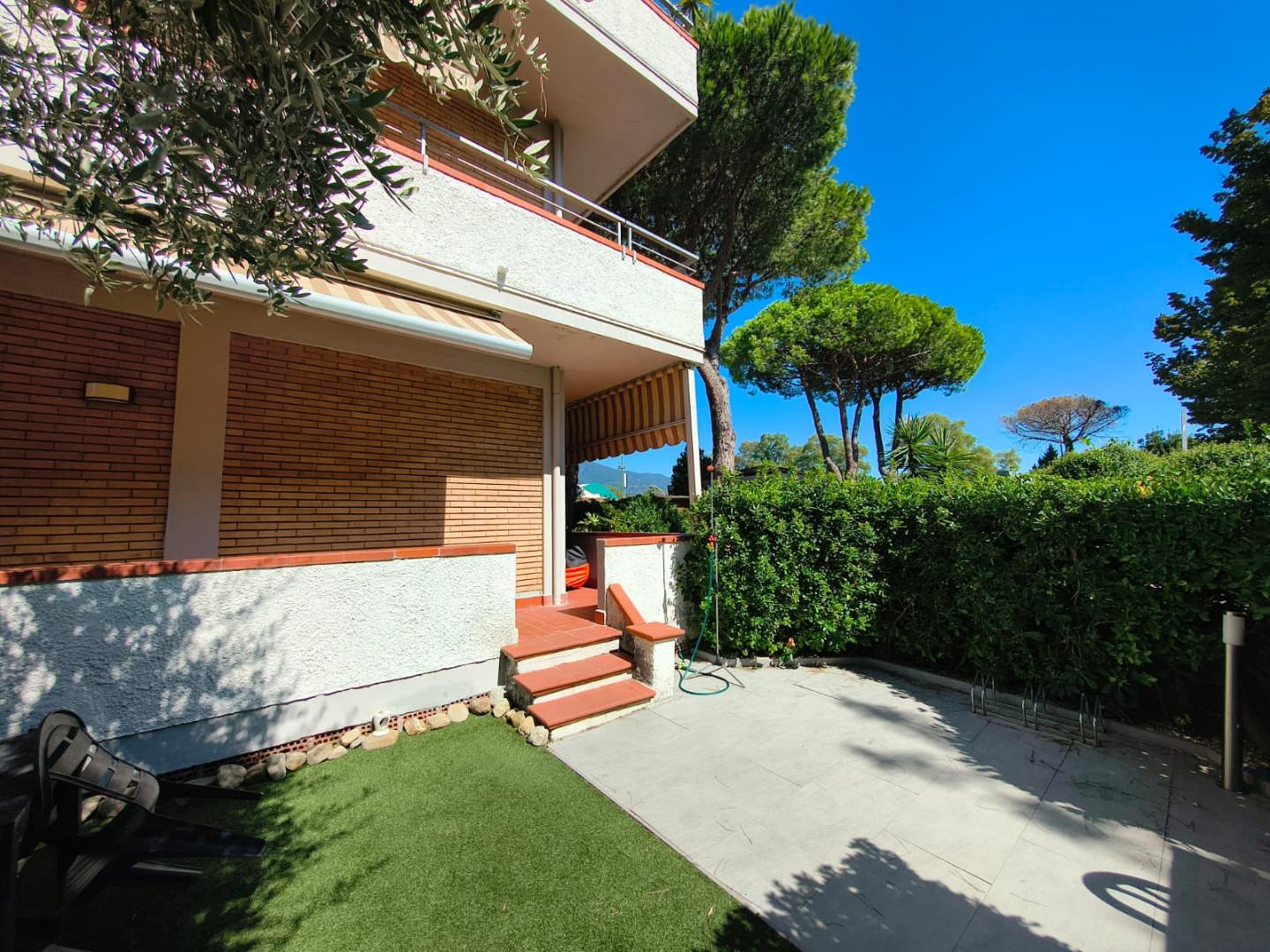 Quadrilocale con giardino, Massa ronchi