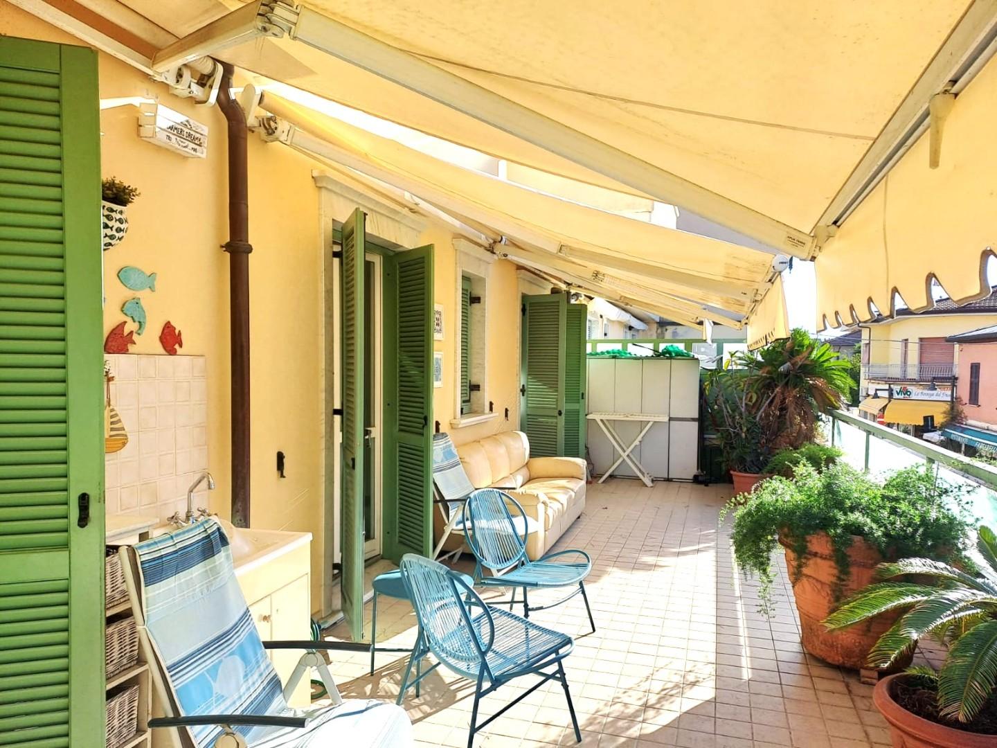 Trilocale arredato in affitto, Massa marina di