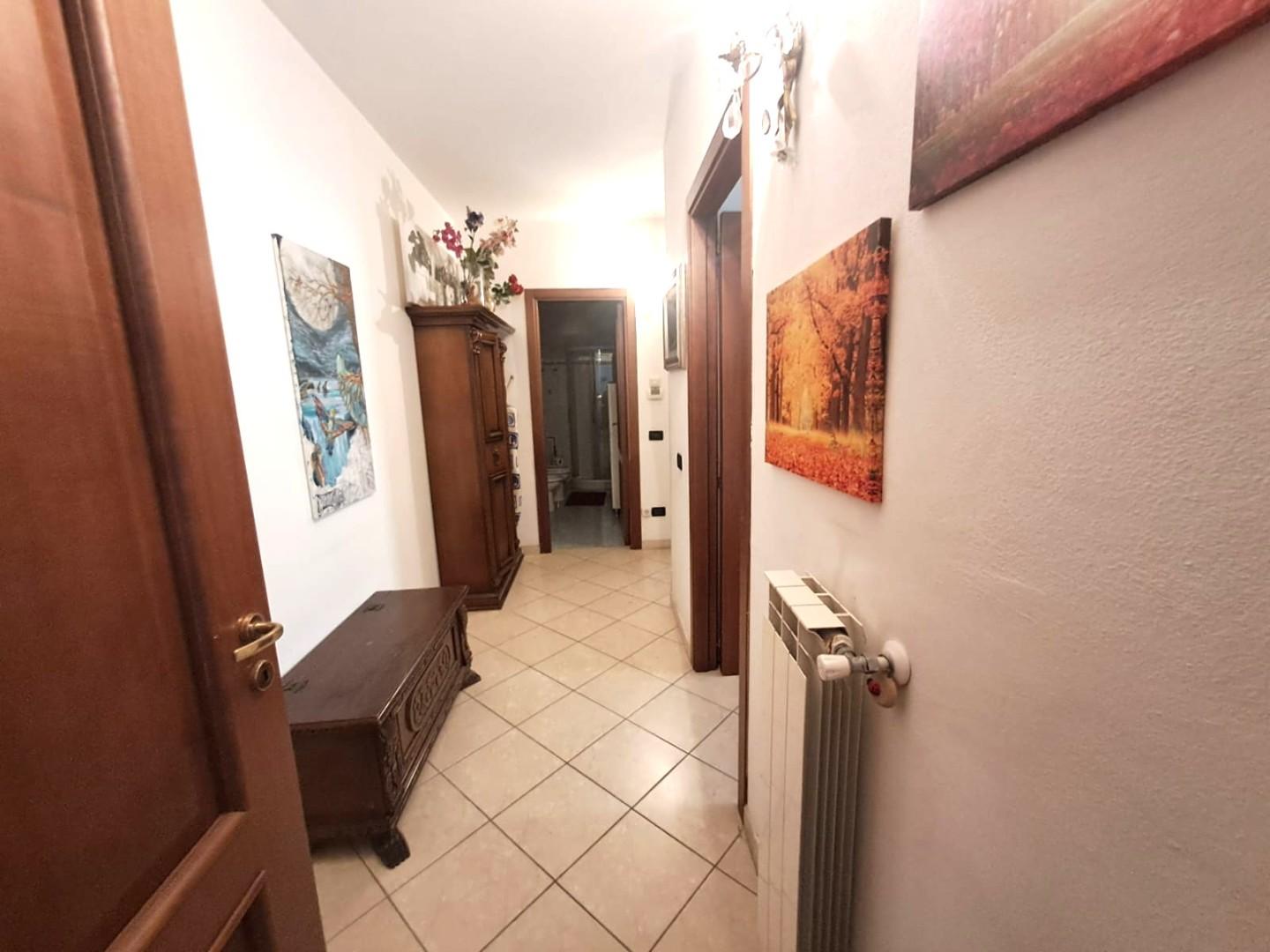 Trilocale arredato in affitto, Massa marina di