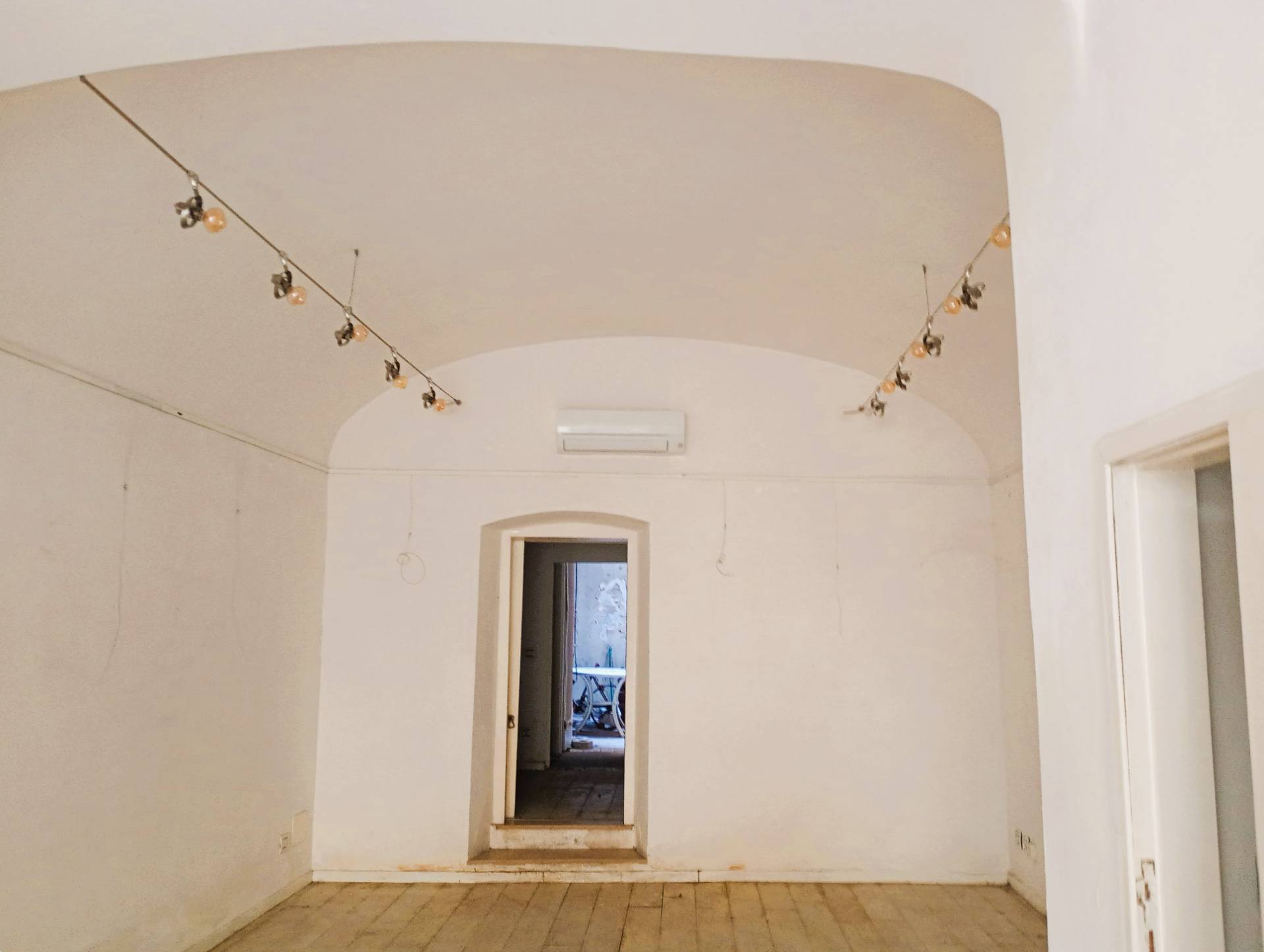 Locale commerciale in vendita a Firenze, Centro Duomo