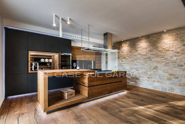 Villa in vendita a Peschiera del Garda