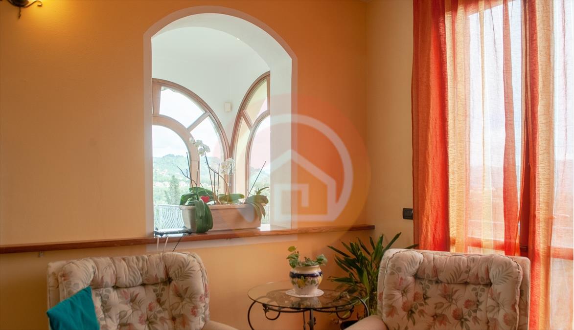 Villa con giardino in via belle n. 50 albiano, Barga