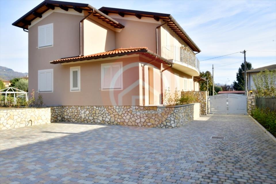 Villa con giardino in via provinciale per coreglia, Coreglia Antelminelli