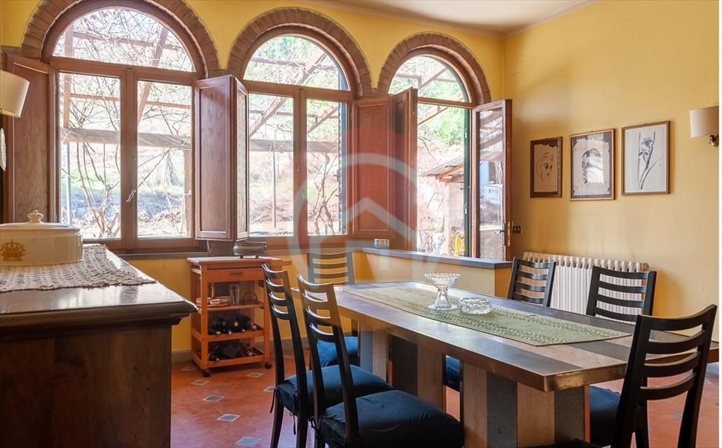 Villa con giardino, Camporgiano periferia
