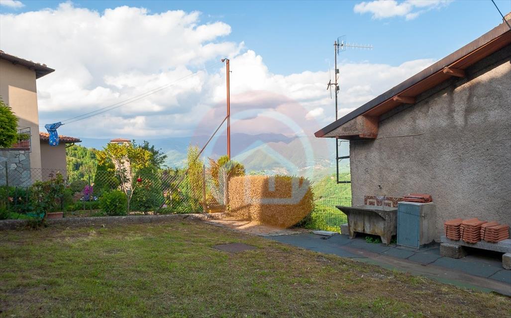 Casa indipendente con giardino, Castelnuovo di Garfagnana periferia