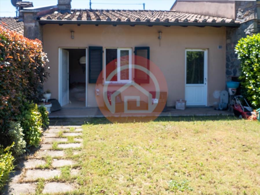 Trilocale con giardino in localit menchi 1, Barga