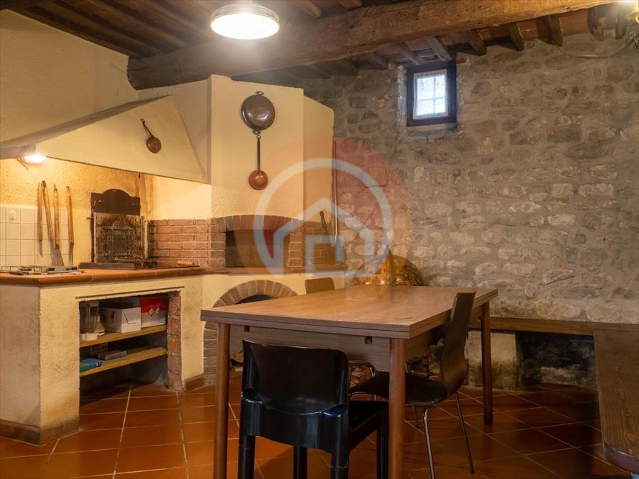 Casa indipendente con giardino in via dell'aia n. 10, Borgo a Mozzano