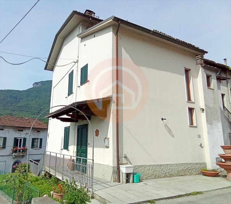 Casa indipendente con giardino in localit mencagli 13, Barga
