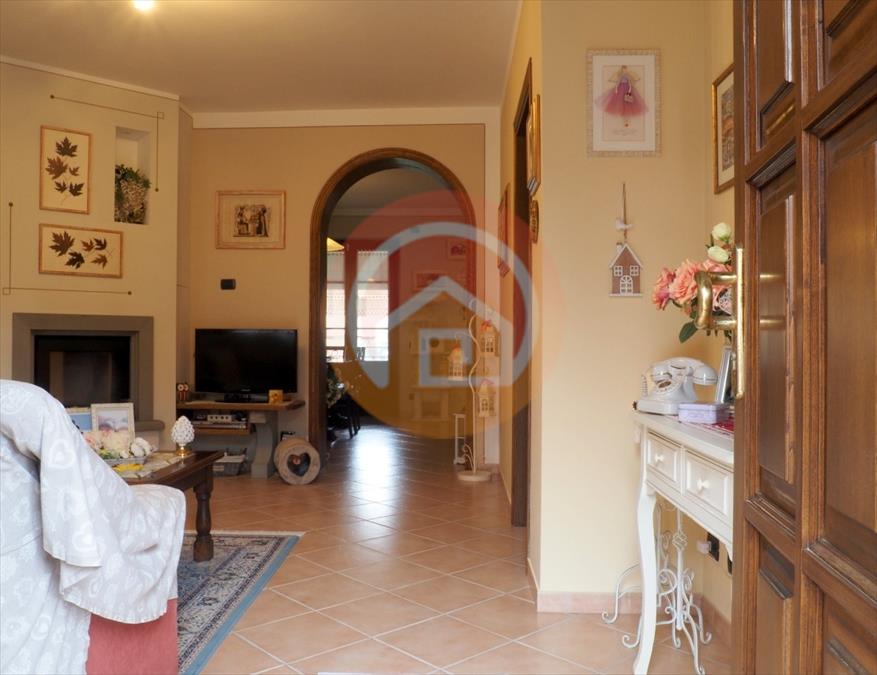 Villa con giardino in via della repubblica 37/d, Gallicano