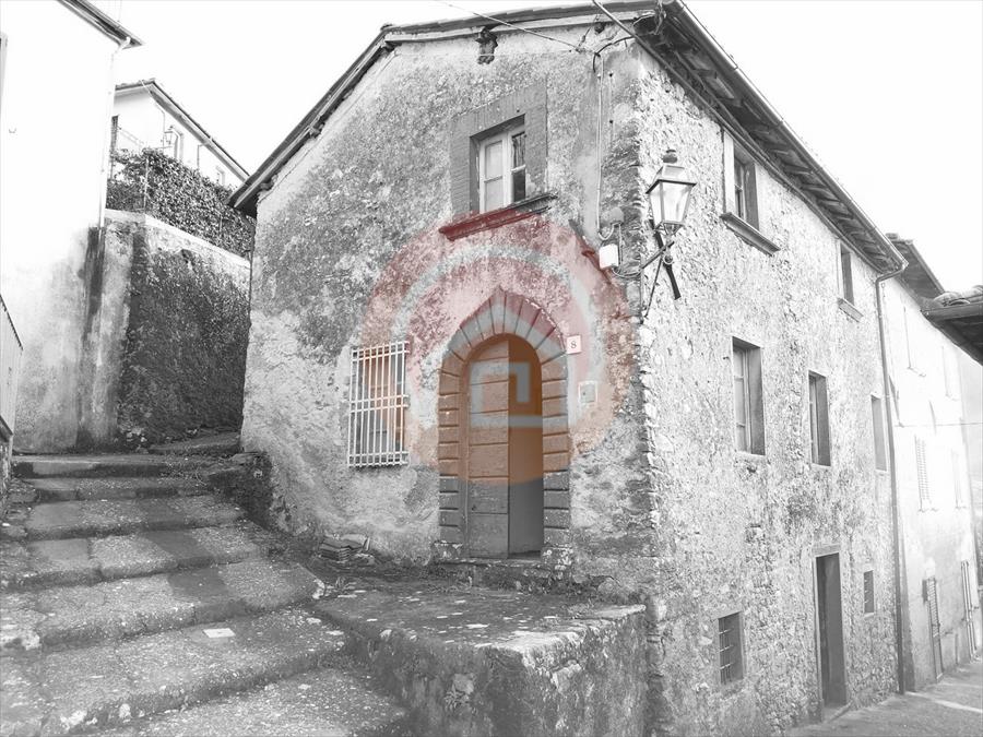 Casa indipendente da ristrutturare in via della penna 8, Gallicano