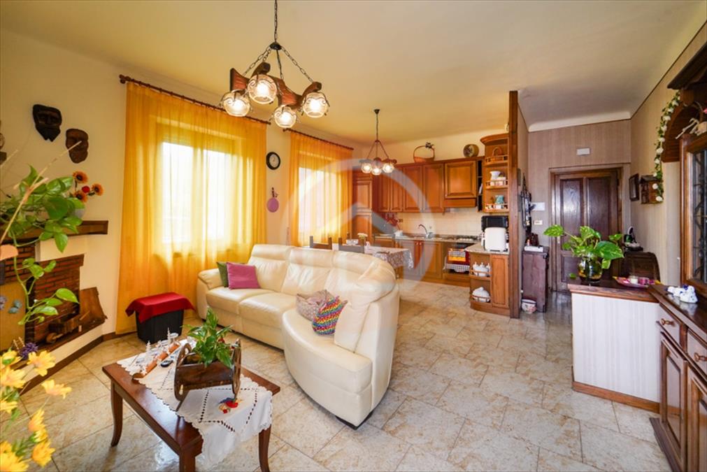 Trilocale con giardino in via nazionale 183, Coreglia Antelminelli