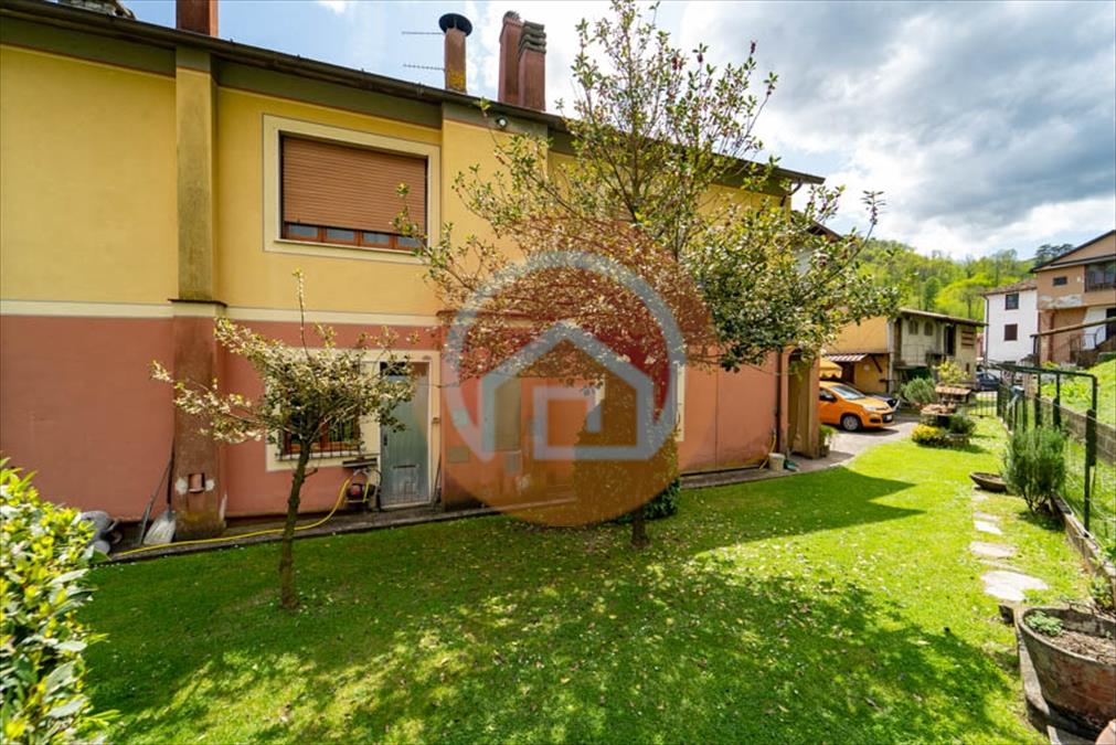 Villa con giardino in via palagio 17, Gallicano