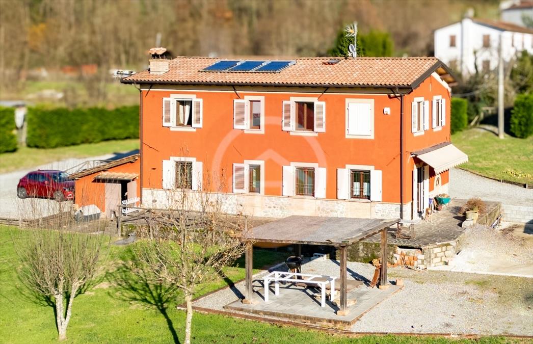 Villa con giardino in localit orsucci 1 mologno, Barga