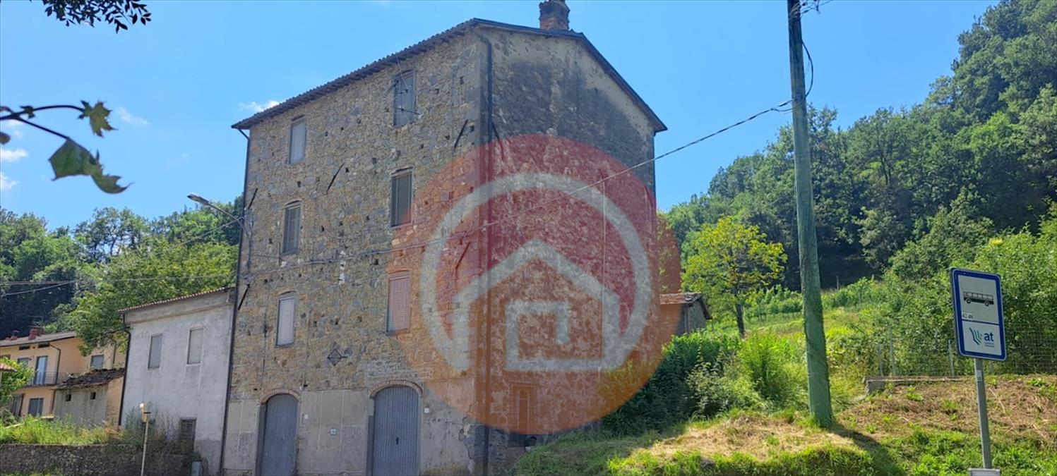 Trilocale con giardino in via provinciale 9, Gallicano