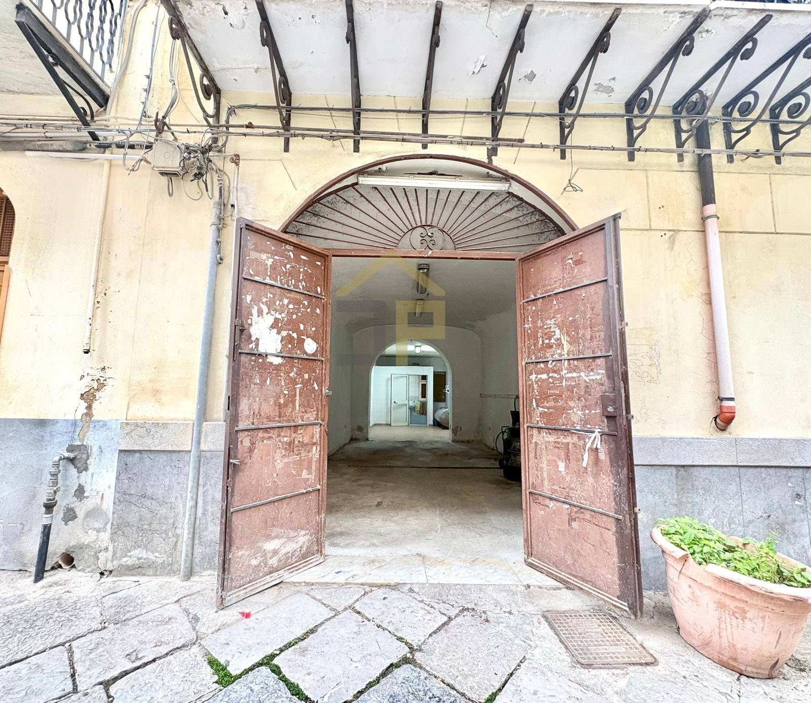 Magazzino in vendita a Palermo