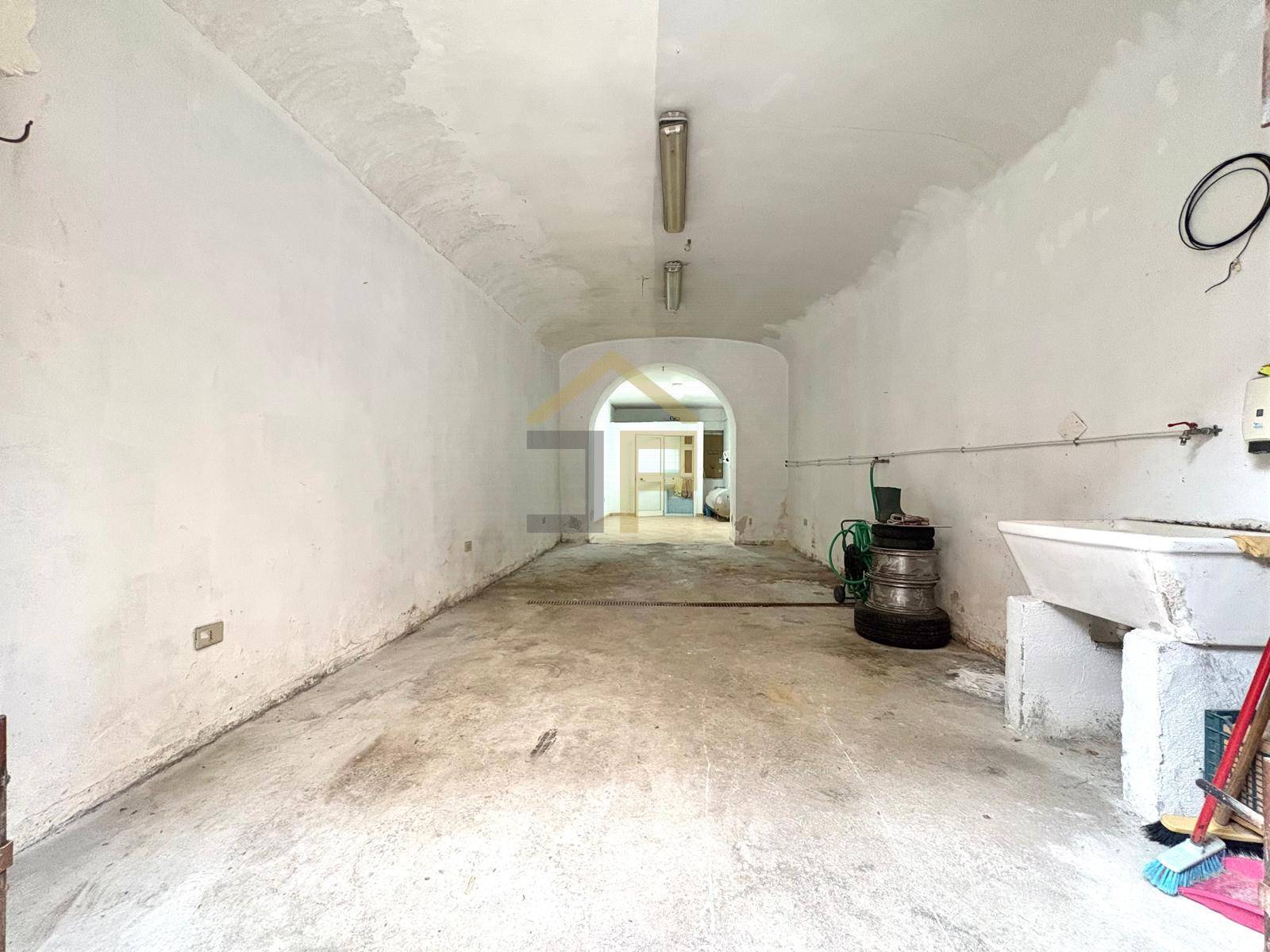 Magazzino in vendita a Palermo