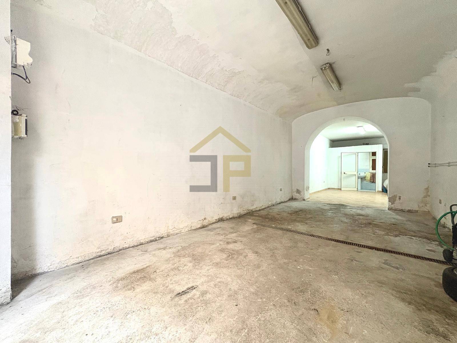 Magazzino in vendita a Palermo