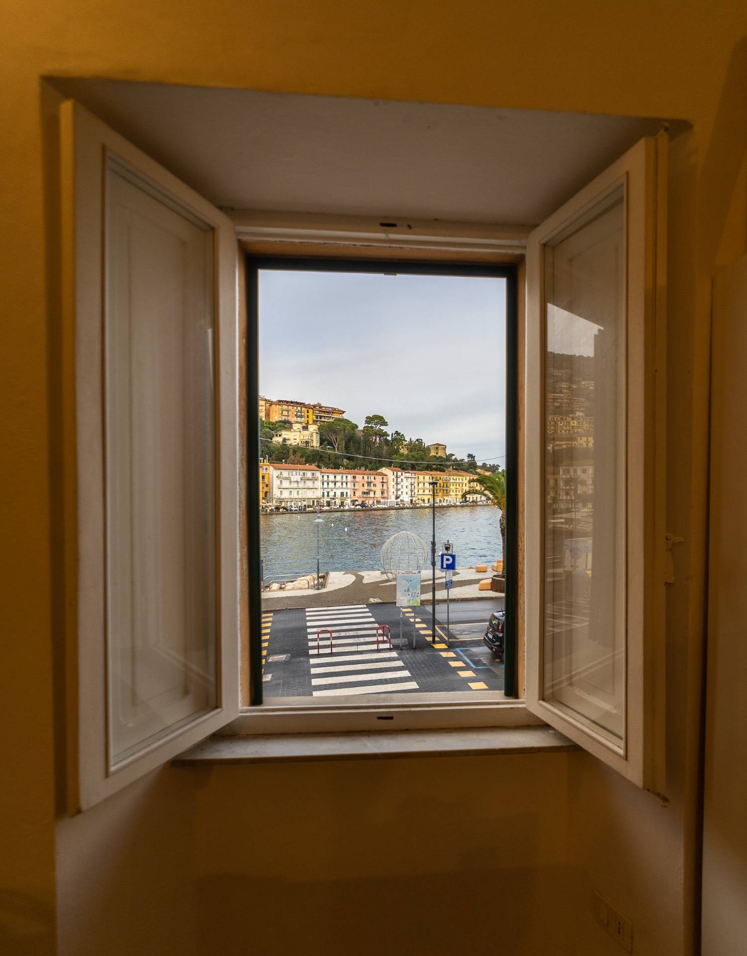 Locale commerciale in vendita a Monte Argentario, Porto Santo Stefano