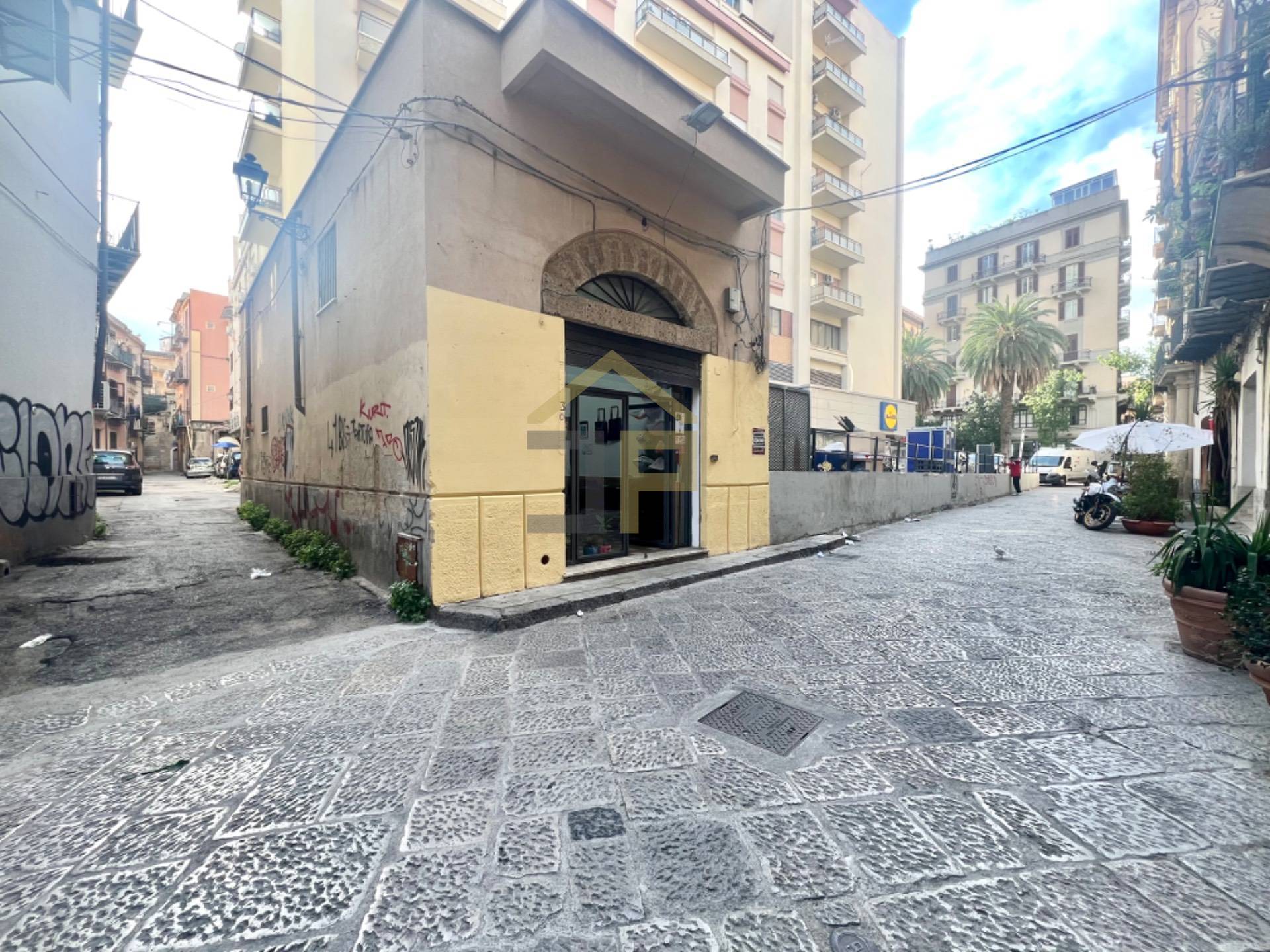 Magazzino in vendita a Palermo, Centro storico