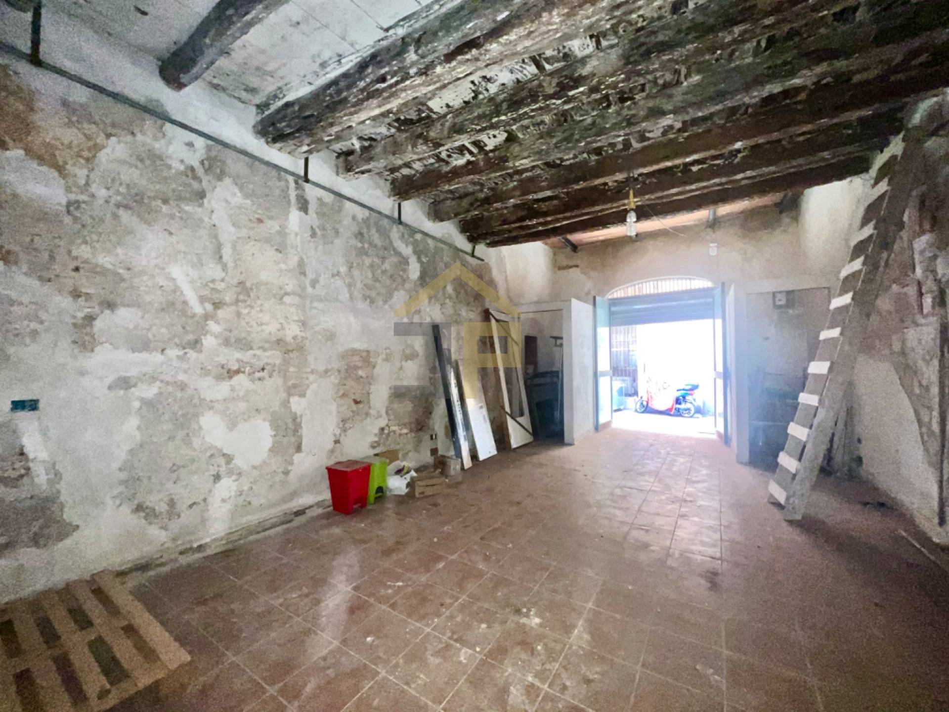 Magazzino in vendita a Palermo, Centro storico