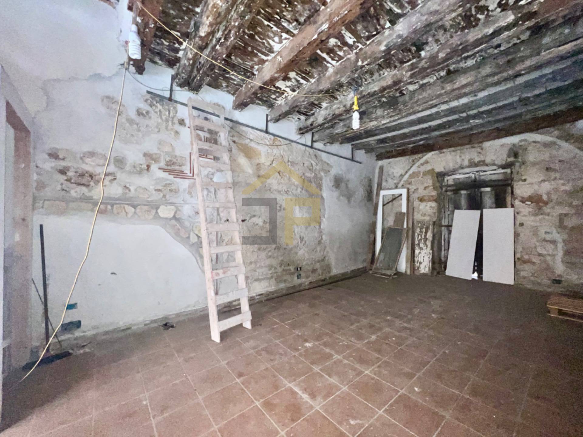 Magazzino in vendita a Palermo, Centro storico