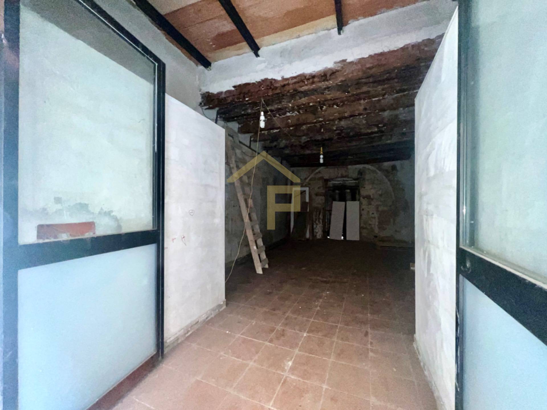 Magazzino in vendita a Palermo, Centro storico