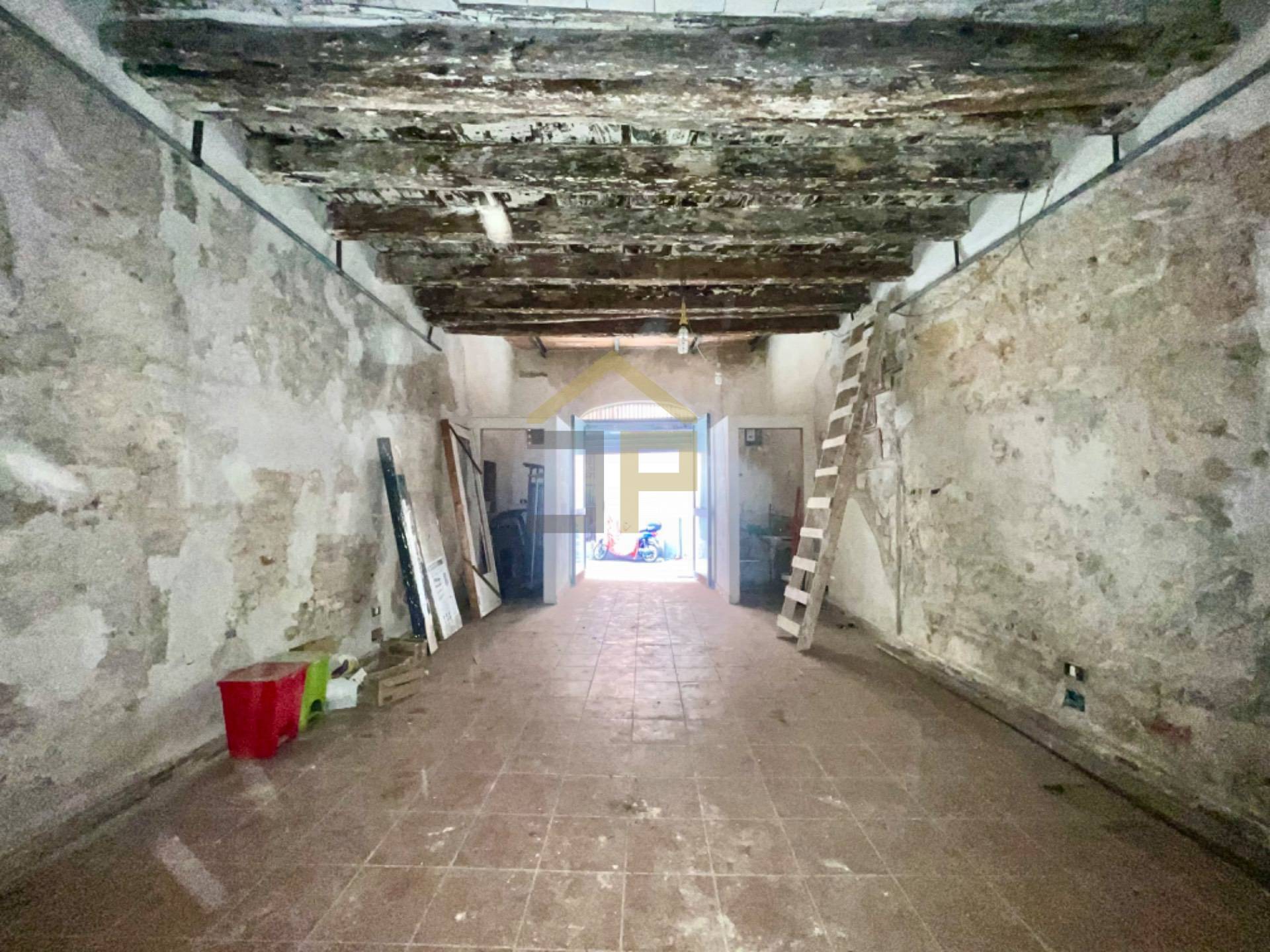 Magazzino in vendita a Palermo, Centro storico