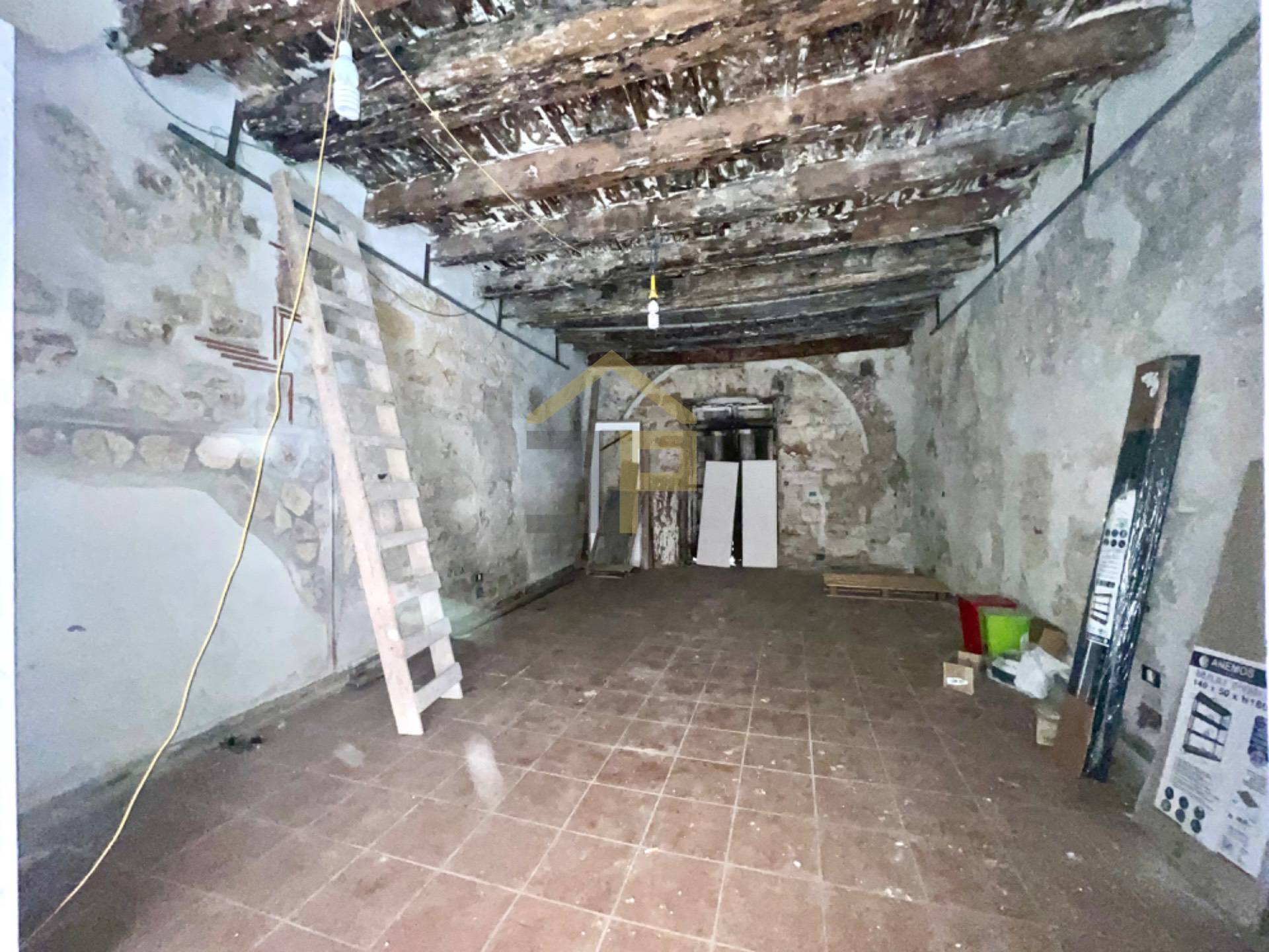 Magazzino in vendita a Palermo, Centro storico